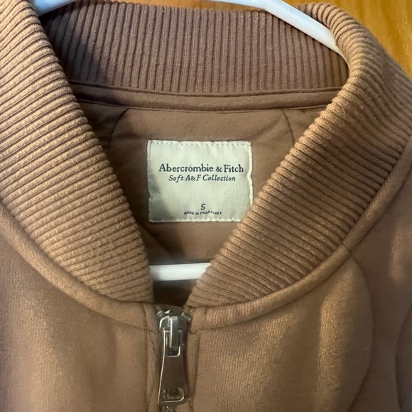 Abercrombie & Fitch Quilted Bomber Jacket - Picture 3 of 6